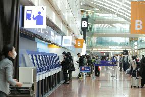 Haneda Airport quiet due to new coronavirus